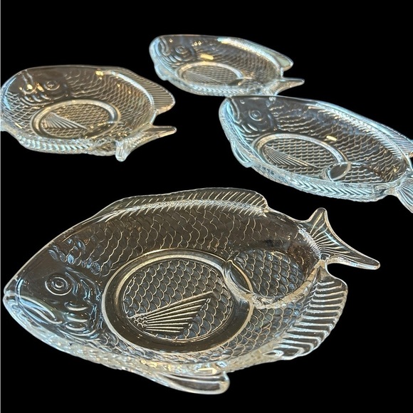 Set of 4 Vintage Clear Glass Fish Shape Appetizer Plates - Excellent Condition! - Picture 6 of 9